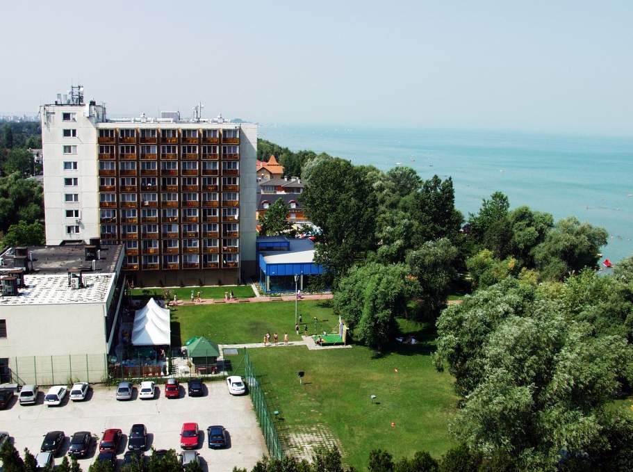 Hotel Magistern Siófok Esterno foto