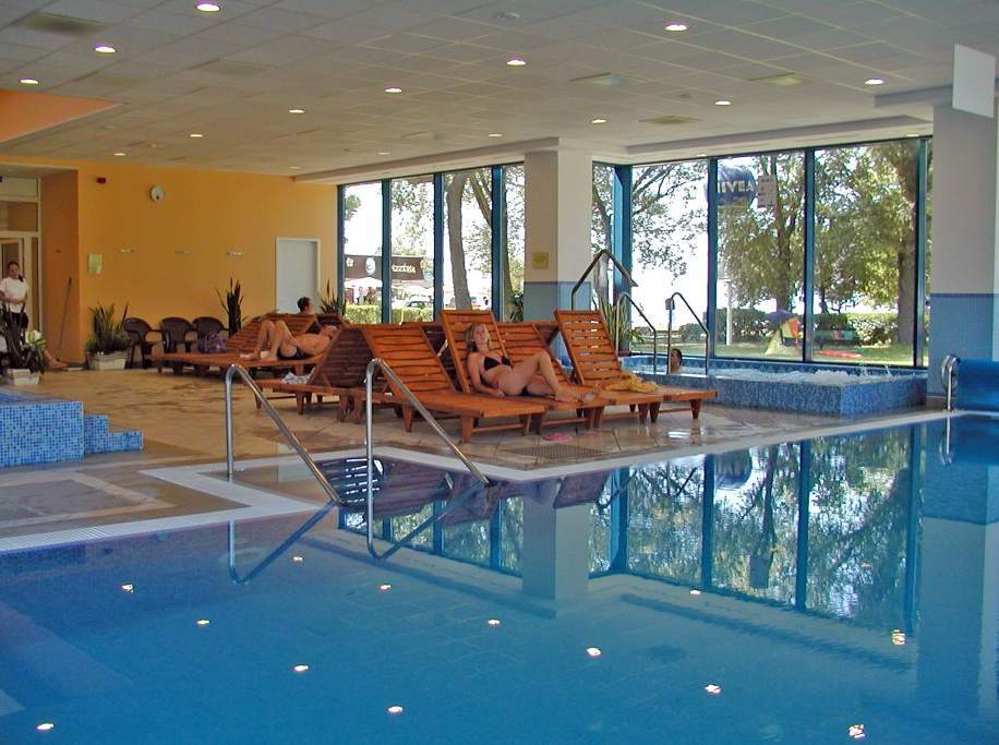 Hotel Magistern Siófok Esterno foto